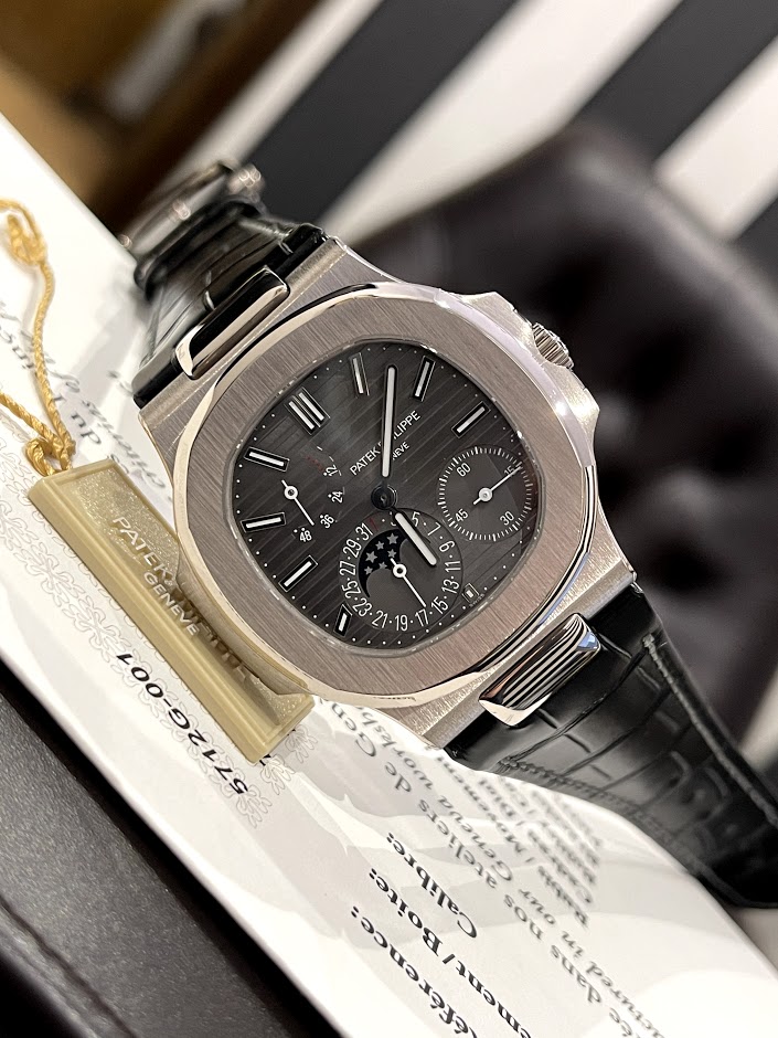 Швейцарские часы Patek Philippe Nautilus 5712G-001 #1