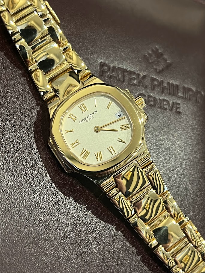 Швейцарские часы Patek Philippe Nautilus 4700 #1